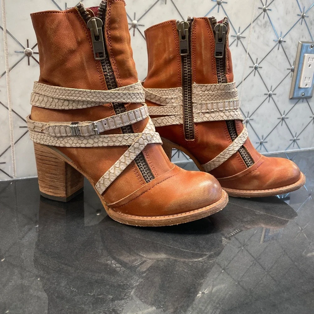 FREEBIRD Boots Light Brown with 3 Zippers + Tan Roping - Picture 1 of 11